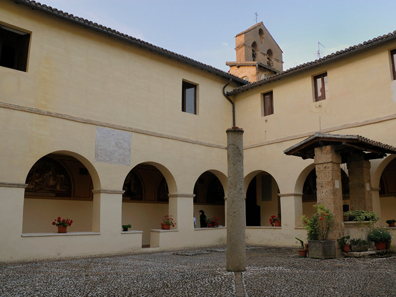 Convento di San Francesco: il chiostro